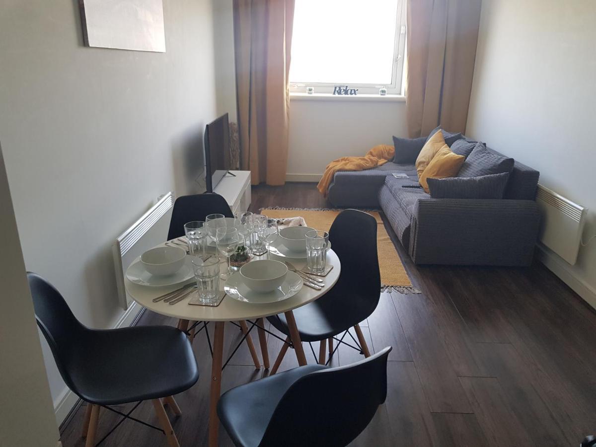 Spacious 1 Bed Relocation Apartment Free Parking, Brierley Hill Buitenkant foto
