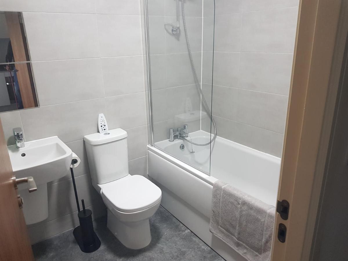 Spacious 1 Bed Relocation Apartment Free Parking, Brierley Hill Buitenkant foto