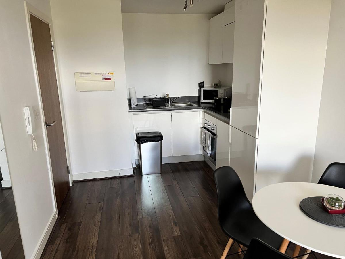 Spacious 1 Bed Relocation Apartment Free Parking, Brierley Hill Buitenkant foto