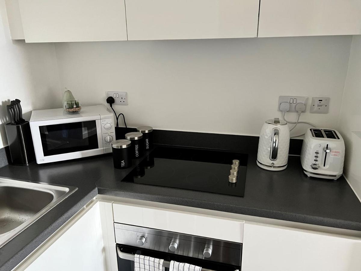 Spacious 1 Bed Relocation Apartment Free Parking, Brierley Hill Buitenkant foto