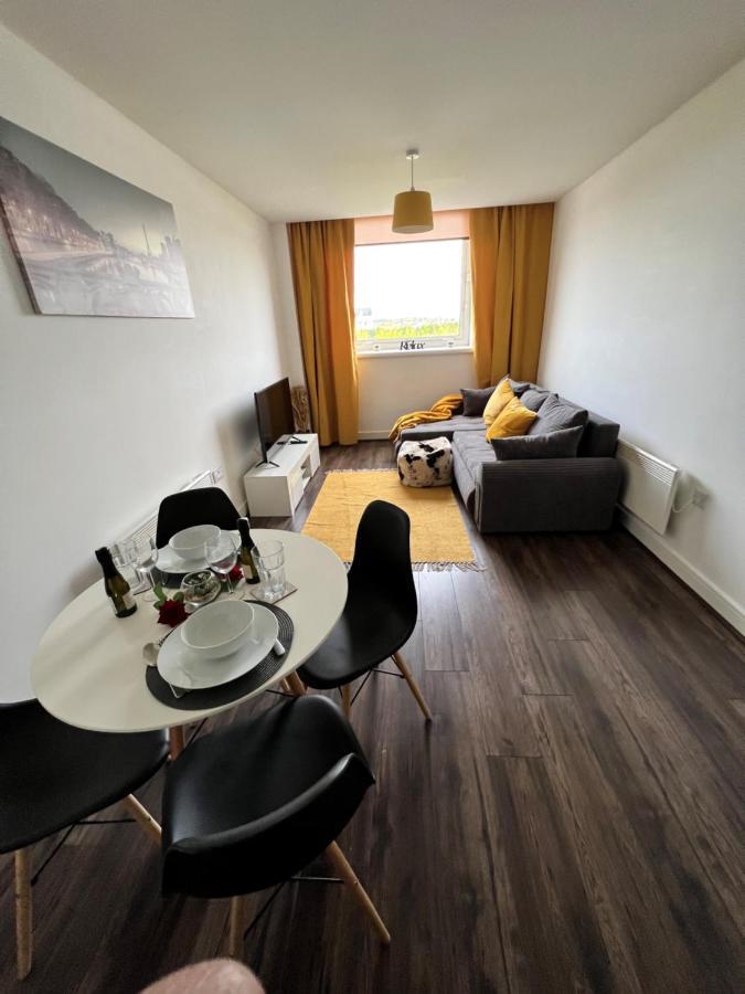 Spacious 1 Bed Relocation Apartment Free Parking, Brierley Hill Buitenkant foto