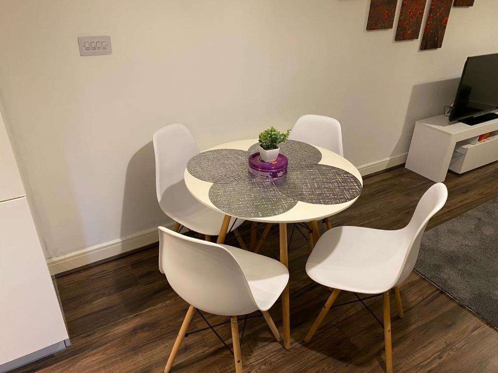 Spacious 1 Bed Relocation Apartment Free Parking, Brierley Hill Buitenkant foto