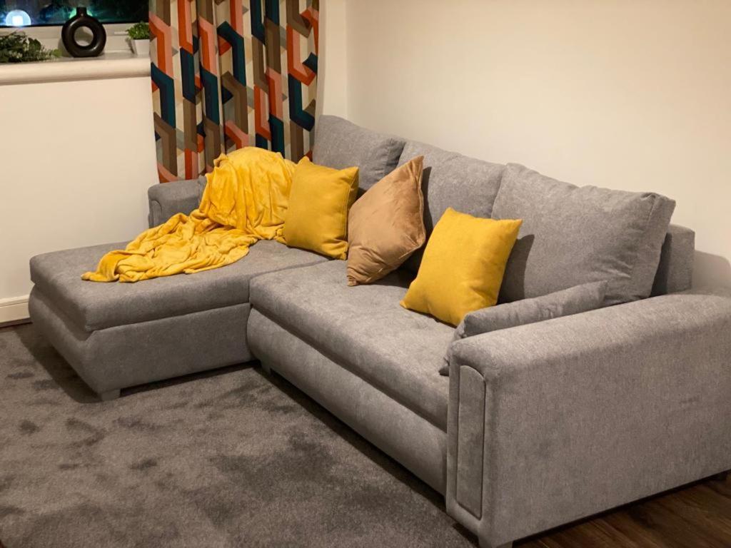 Spacious 1 Bed Relocation Apartment Free Parking, Brierley Hill Buitenkant foto