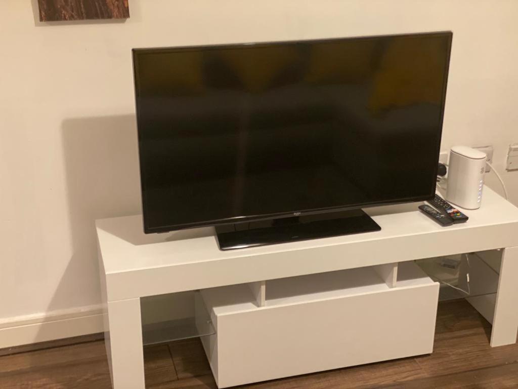 Spacious 1 Bed Relocation Apartment Free Parking, Brierley Hill Buitenkant foto