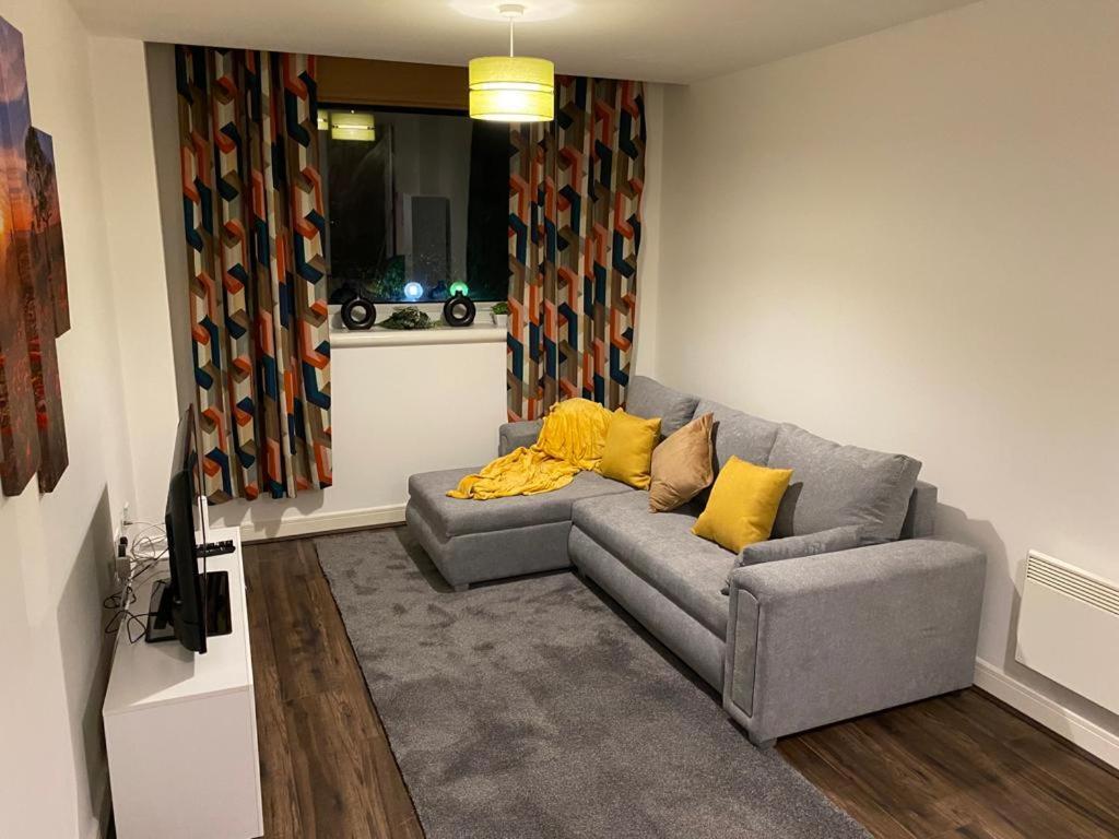 Spacious 1 Bed Relocation Apartment Free Parking, Brierley Hill Buitenkant foto